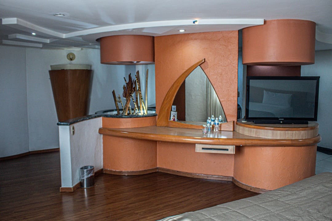H_Suite_Jacuzzi_8_1080