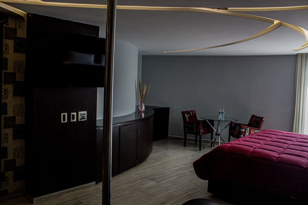 H_Suite_Jacuzzi_AA_3_1080